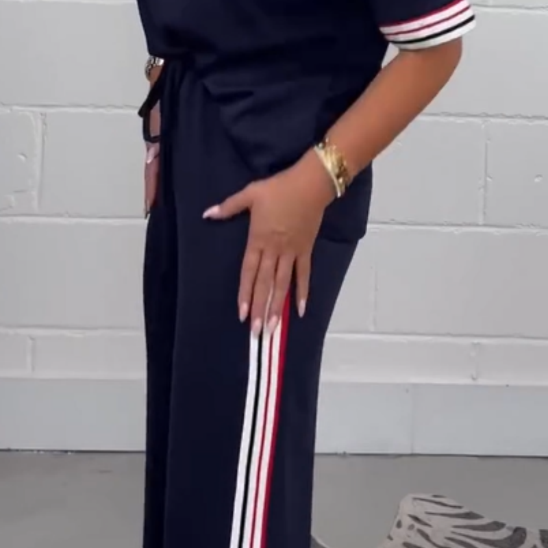 Milla™ - Short Sleeve T-shirt with Side Stripes and Jogging Trousers for Women
