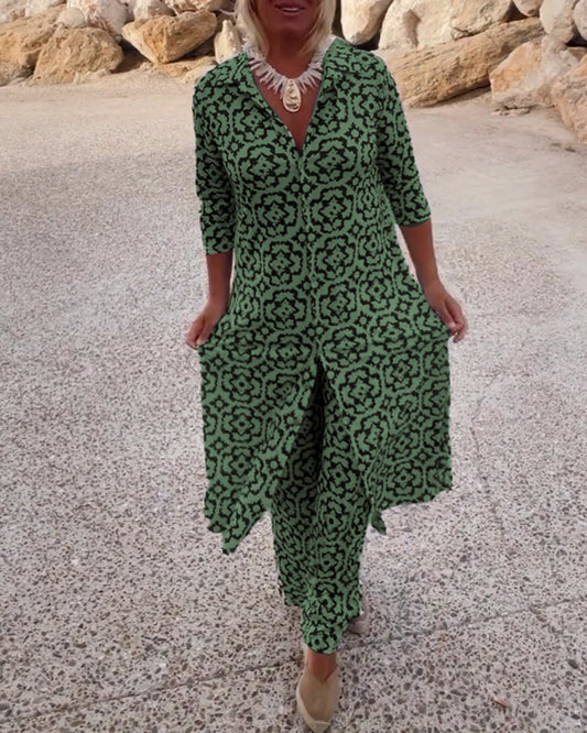 Livia™ - Vintage Printed Set with Lapels and Buttons