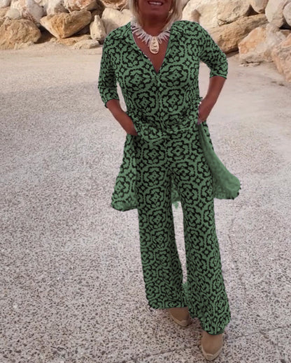 Livia™ - Vintage Printed Set with Lapels and Buttons